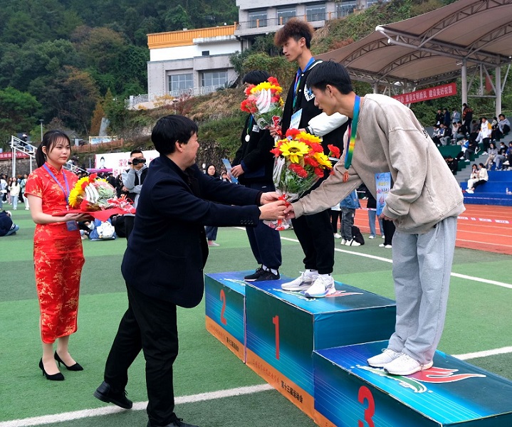 校运会颁奖3.jpg 校运会颁奖3.jpg