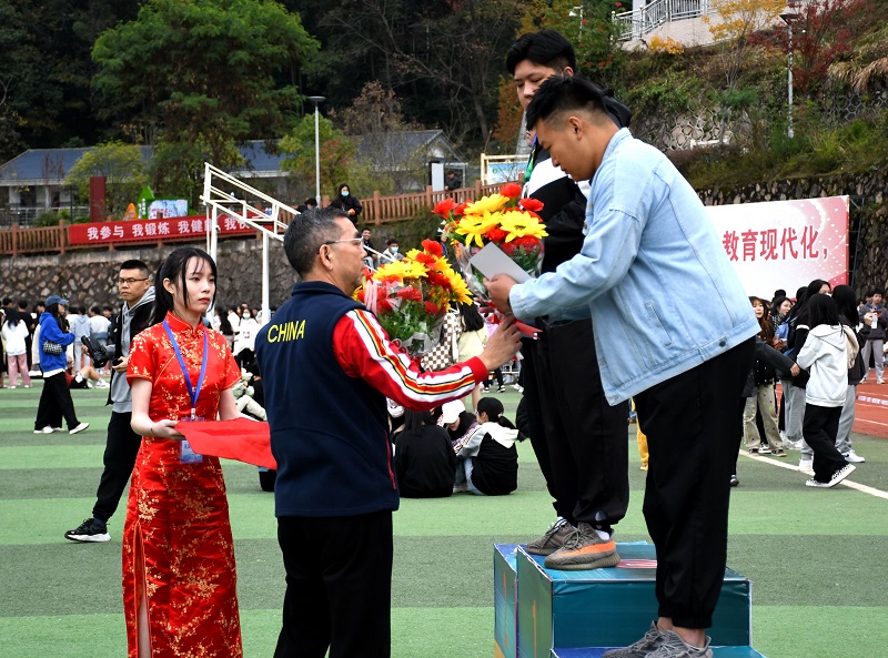 校运会的颁奖4 (1).jpg 校运会的颁奖4 (1).jpg