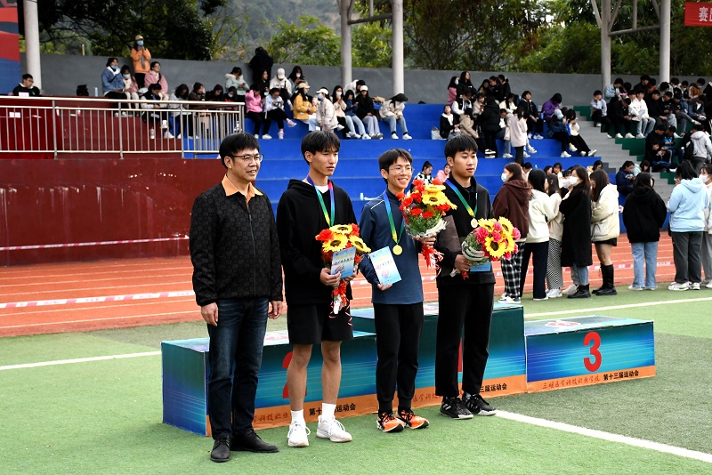 校运会的颁奖5.jpg 校运会的颁奖5.jpg