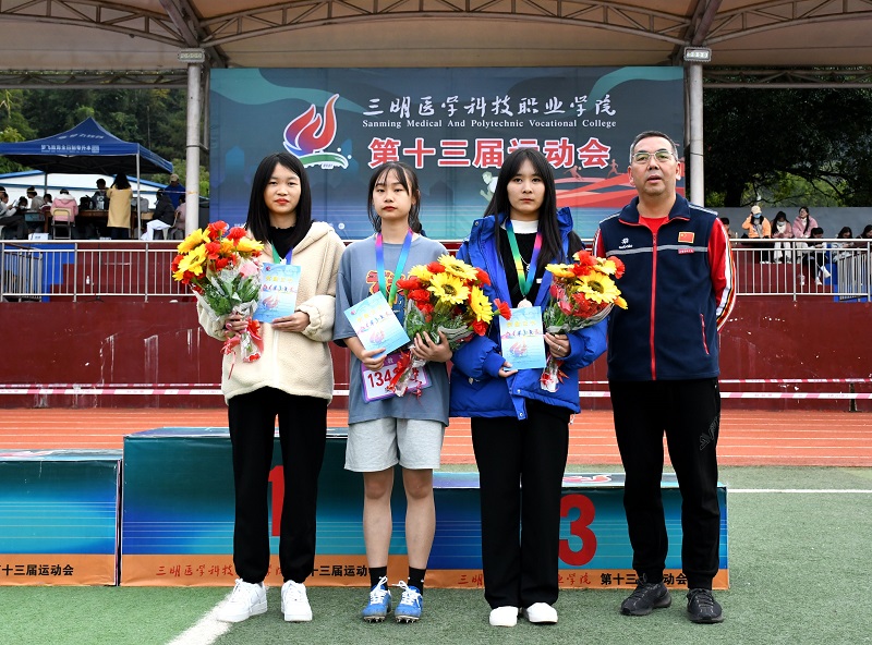 校运会的颁奖4 (2).jpg 校运会的颁奖4 (2).jpg
