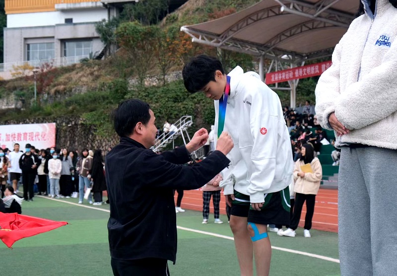 校运会颁奖2.jpg 校运会颁奖2.jpg